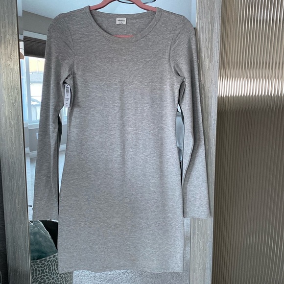 NWT Wilfred grey jersey dress. Size medium. Tight fitting long sleeve scoop neck - Picture 1 of 7